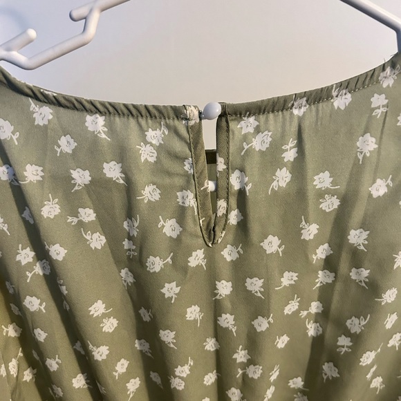 SHEIN NWT Ditsy Floral Green Dress - Picture 3 of 6